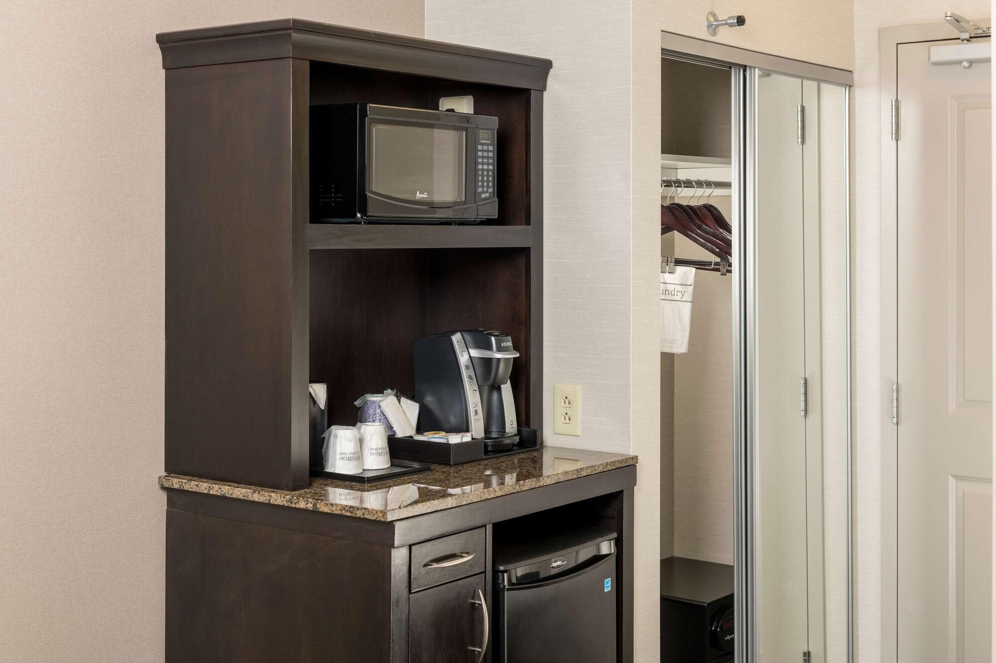Hilton Garden Inn Silver Spring White Oak Exterior foto