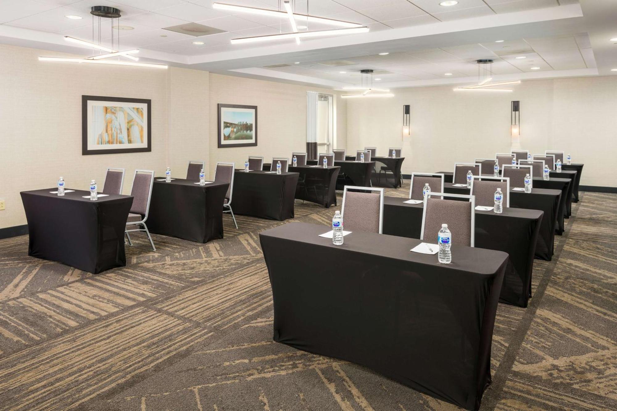 Hilton Garden Inn Silver Spring White Oak Exterior foto