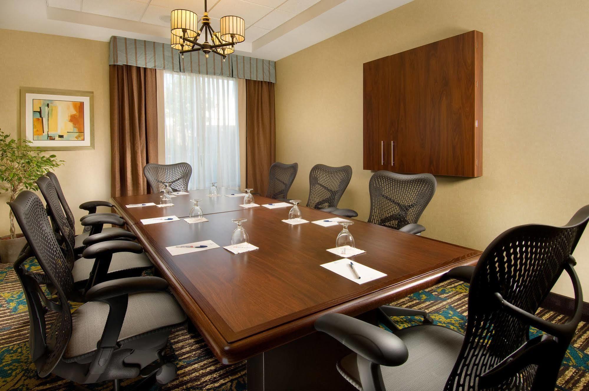 Hilton Garden Inn Silver Spring White Oak Exterior foto